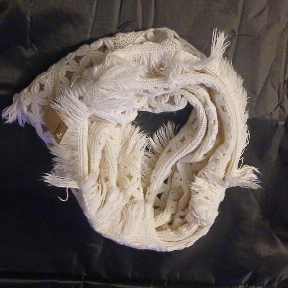 American Eagle Infinity Scarf - Picture 1 of 3